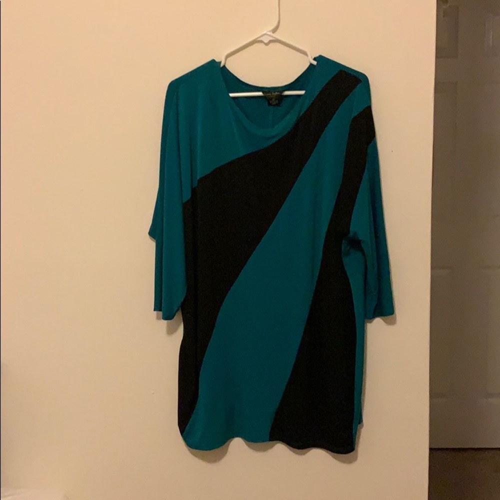 3/4 sleeve green & black top